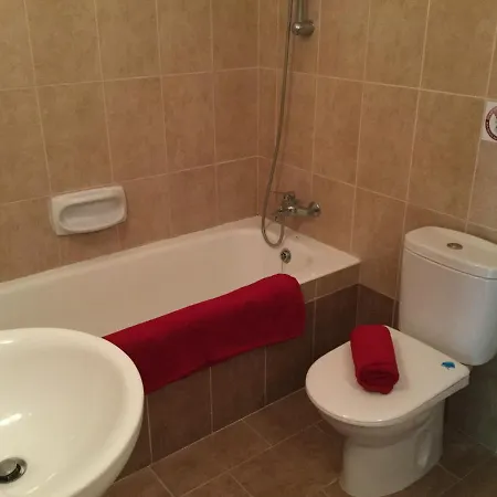 Poolside 2 Bedroom Apt, Riviera, Universal Area * Πάφος
