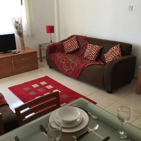 Poolside 2 Bedroom Apt, Riviera, Universal Area Πάφος